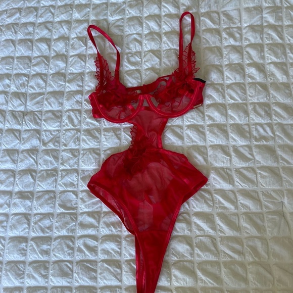 Bluebella Red Sabina lace suit NWOT - Picture 4 of 14